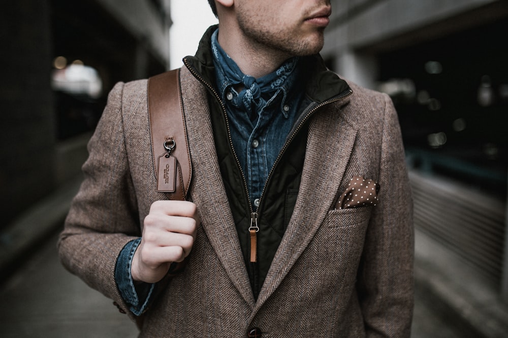 Old money outfit: tweed jacket over denim