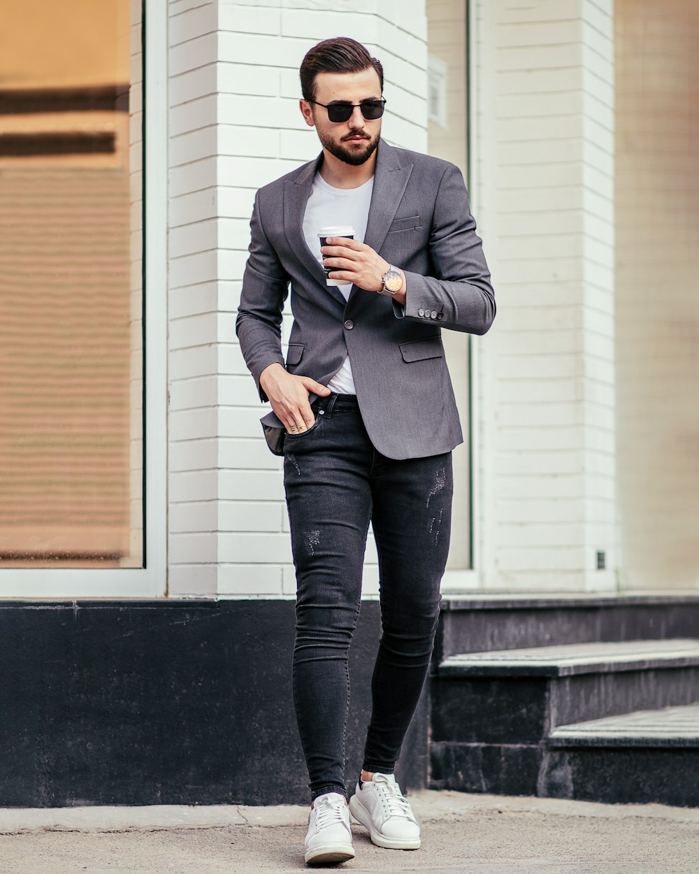 Smart casual outfit: blazer over a tee with dark jeans