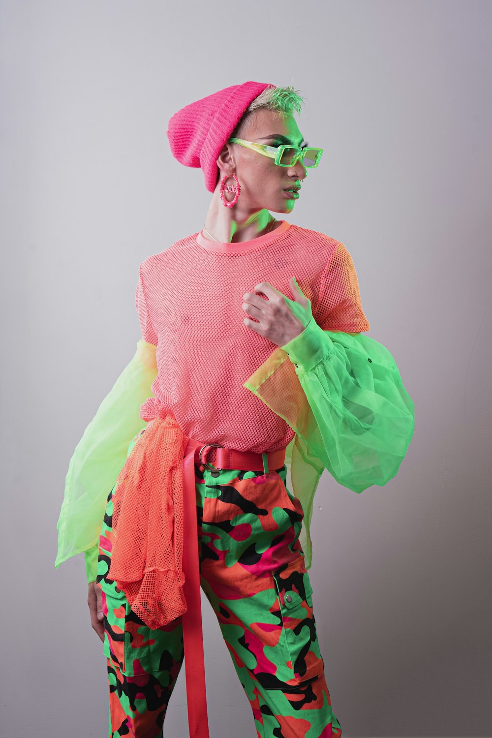 Statement outfit: clashing neon colour